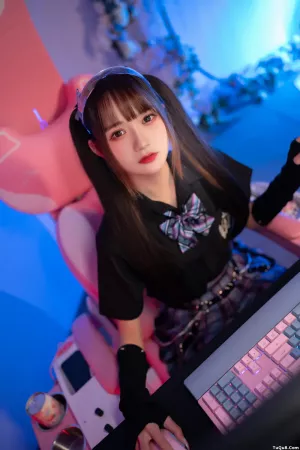 颜值博主_兔子Zzz不吃胡萝卜_No.041 – 电竞少女 主题写真 [21P]