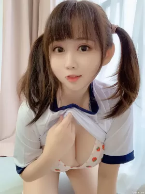 Coser美女_是依酱吖_No.010 体操服 主题写真 [31P]