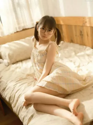 知名Coser美女_幼水铃衣_No.002 – 晨醒 主题写真 [64P]