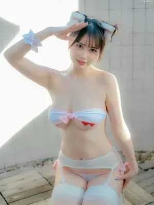 动漫博主Tina很妖孽呀No.004 – 粉色吊带袜猫女友 主题写真 [62P]