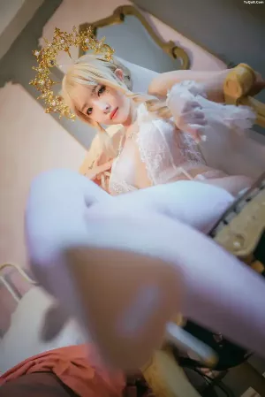 动漫博主雯妹不讲道理No.034 - 《圣母》 主题写真 [38P]