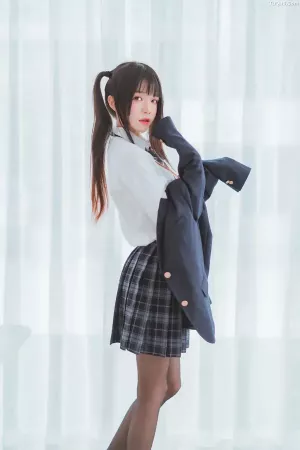 动漫博主桜桃喵No.016 - 冬季制服丝秀 主题写真 [45P]