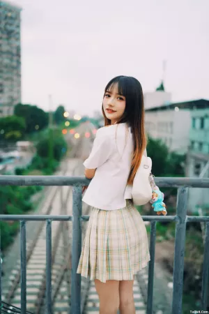 颜值博主_兔子Zzz不吃胡萝卜_No.034 – 放学一起 主题写真 [22P]