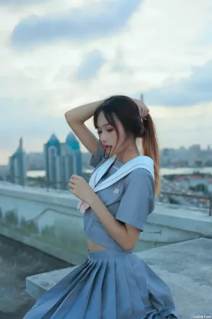 颜值博主_兔子Zzz不吃胡萝卜_No.053 – 天台纸飞机 主题写真 [27P]