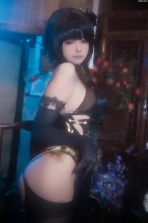 Coser美女Quan冉有点饿No.026 – 镇海旗袍 主题写真 [44P]