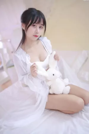 人气Coser美女萌芽儿o0-No.059 白茶清欢 主题写真 [22P]
