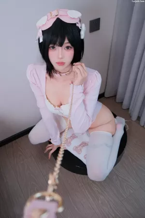 Coser美女_麻薯好吃_No.001 2月惊喜掉落 主题写真 [32P]