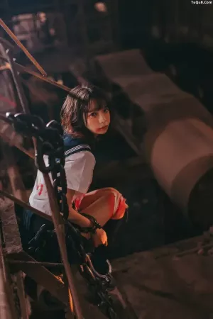 Coser美女疯猫ss No.004 - 被囚禁的少女 主题写真 [44P]