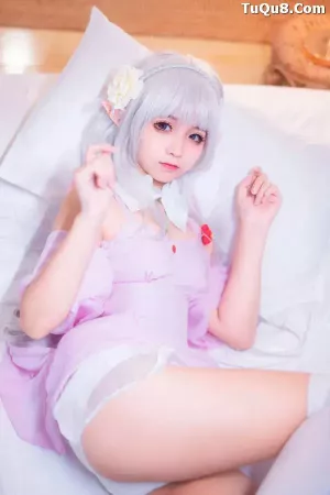 Coser美女蠢沫沫No.001 – 艾米莉亚的睡衣 主题写真 [40P]