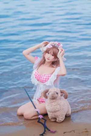 国产Coser美女三度_69-No.068 – 小羊泳装 主题写真 [17P]