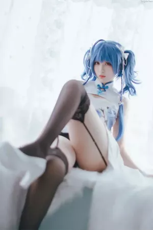 Coser美女轩萧学姐 No.021 – 圣路易斯旗 主题写真 [42P]