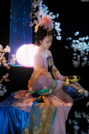 [YITUYU艺图语]No.20260055_01.07 花月夜 蔸小黄鸡 [10P]