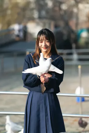 颜值博主_兔子Zzz不吃胡萝卜_No.064 – 初冬 主题写真 [34P]