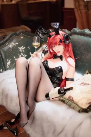 Coser美女轩萧学姐 No.076 – 兴登堡兔女郎 主题写真 [68P]