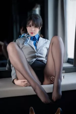 Coser美女轩萧学姐 No.092 – 生日作 空姐黑丝+灰丝 主题写真 [140P]