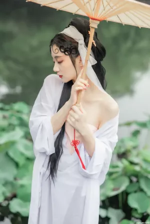 颜值博主_兔子Zzz不吃胡萝卜_No.014 – 白蛇传奇 主题写真 [24P]