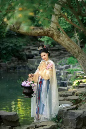 [YITUYU艺图语]No.20260254_02.06 古画黛玉-外景 花时时 [11P]
