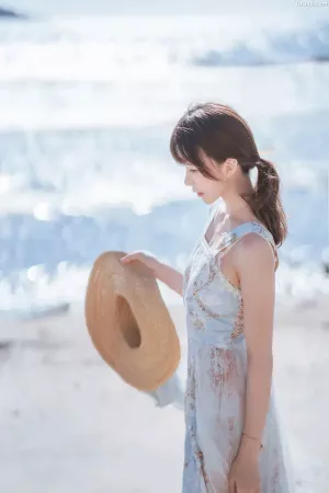 动漫博主桜桃喵No.233 - 发光的海 主题写真 [18P]