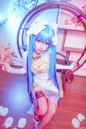 Coser妹子_ElyEE子_No.026 初音-旗袍 主题写真 [10P]