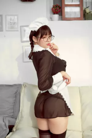 动漫博主_周叽是可爱兔兔_No.036 – 眼镜女仆 主题写真 [36P]
