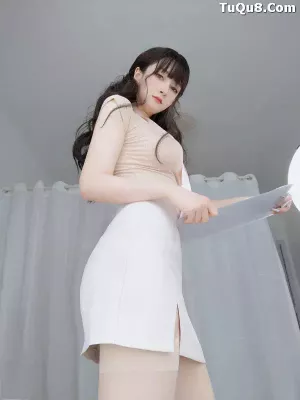 台湾Coser美女白银81-123 -  工作中的后辈 主题写真 [22P]