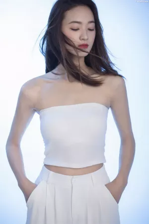 [YITUYU艺图语]No.20250609_03.20 蓝光 周旭旭 [24P]