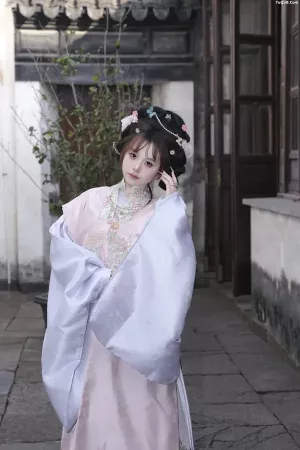 [YITUYU艺图语]No.20260142_01.20 花无重开日 明制少女 阿福 [12P]