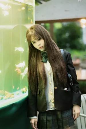 [YITUYU艺图语]No.20250022_01.05 深色jk 泡芙小方 主题写真 [24P]