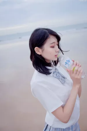 动漫博主_周叽是可爱兔兔_No.020 – 海边JK 主题写真 [35P]