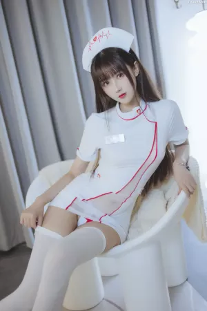 动漫博主_羽生三未_No.008 – 护士 主题写真 [32P]
