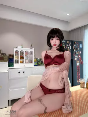 Coser美女_麻薯好吃_No.018 岁末情书 主题写真 [105P]