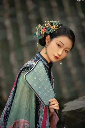 [YITUYU艺图语]No.20260317_02.27 清｜“应是绿意晓声浓” 是小芥末w [27P]