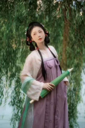 [YITUYU艺图语]No.20260131_01.18 二月春风 蔸小黄鸡 [12P]