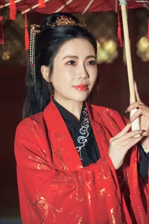 [YITUYU艺图语]No.20260507_03.21 无需比较我独我 [34P]