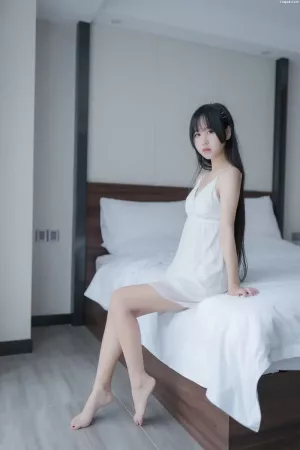 人气Coser美女萌芽儿o0-No.001 白色私房 主题写真 [44P]