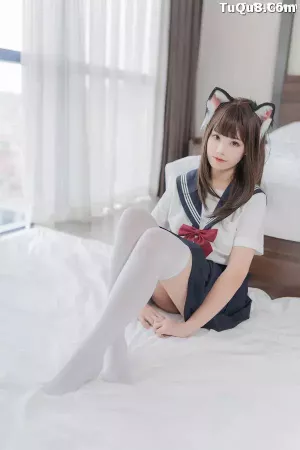 Coser美女蜜汁猫裘No.004 – 猫耳JK 主题写真 [40P]