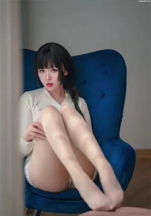 Coser美女轩萧学姐 No.078 – 肉丝家妻 主题写真 [70P]