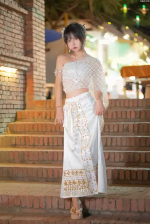 人气Coser美女萌芽儿o0-No.035 西双版纳 傣服银 主题写真 [17P]