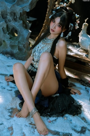 Coser美女Genji云溪溪No.107 – 奶桃桃&轩萧学姐 - 苗疆少女 主题写真 [24P]