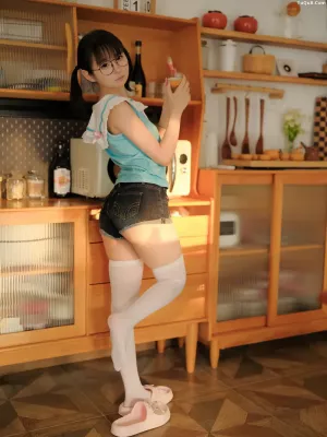 动漫博主_羽生三未_No.005 – 蓝白私房 主题写真 [38P]