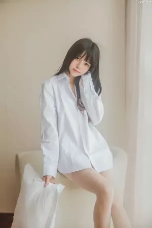 动漫博主桜桃喵No.007 - 白衬衫散发 主题写真 [49P]