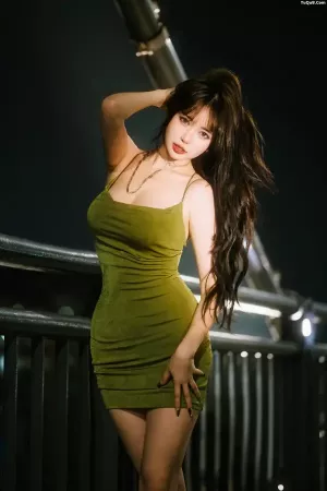 动漫博主Tina很妖孽呀No.007 – 绿色连衣裙 主题写真 [35P]