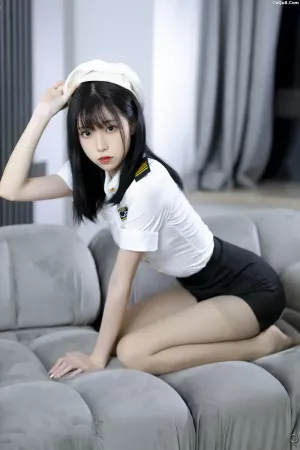 动漫博主_许岚LAN_No.007 – 灰丝制服 主题写真 [40P]