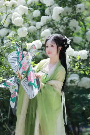 [YITUYU艺图语]No.20250828_04.12 花如雪 小饼干 [23P]