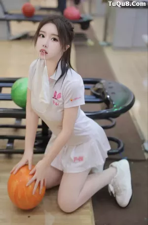 XRFW0949秀人番外 小薯条nienie –  保龄球 主题写真 [80P]