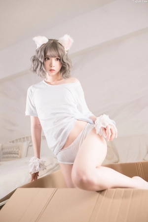 Coser美女疯猫ss No.029 - 《白猫》 主题写真 [23P]