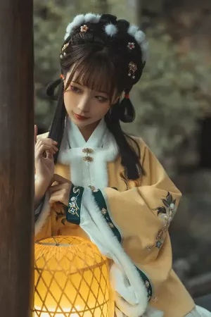 Coser美女蠢沫沫No.141 – 黄汉服 主题写真 [9P]